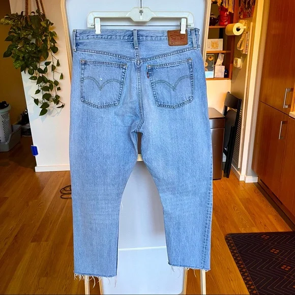 Levi’s 501s Distressed Light Blue Cropped 32 - Picture 10 of 11